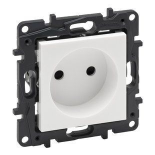 Купити Розетка Legrand Niloe Step 16A гвинтові клеми (Біла) у Львові, Києві, Дніпрі, Одесі, Харкові